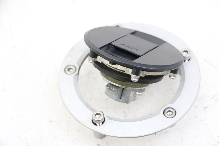 photo de SCHLOSSSATZ CDI SUZUKI GSR 750 (2011 - 2017) - Alternativer Blickwinkel