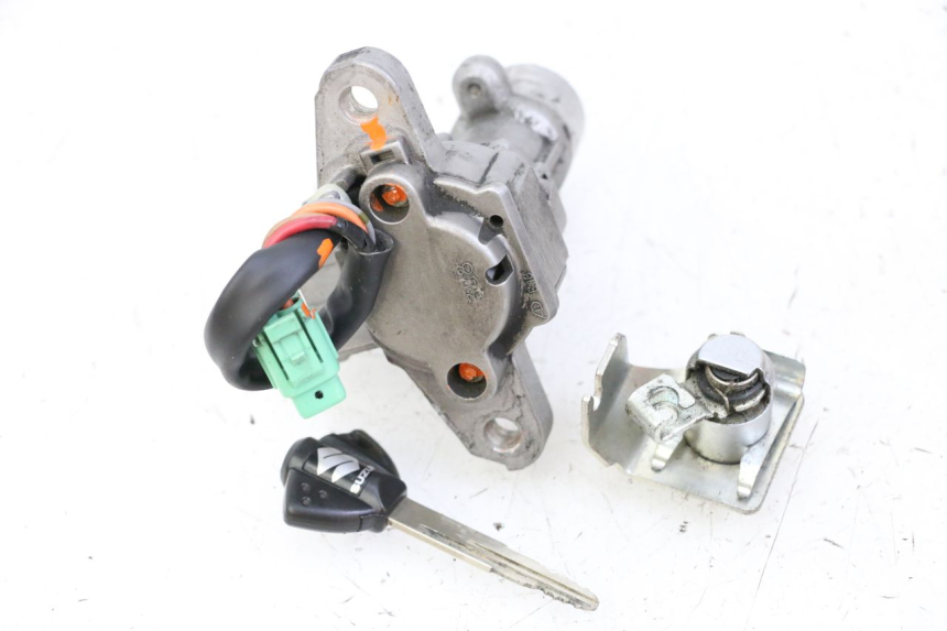 photo de SCHLOSSSATZ CDI SUZUKI GSR 750 (2011 - 2017) - Technische Nahaufnahme