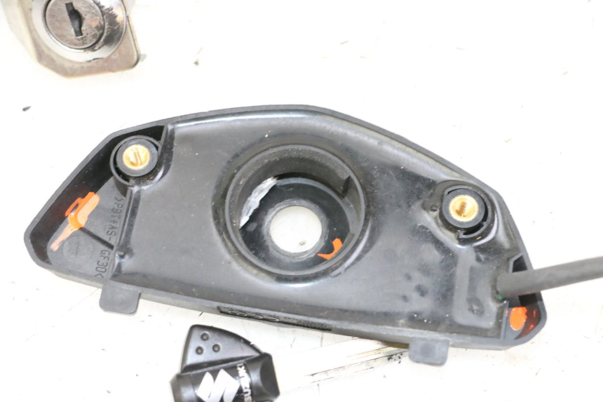 photo de SCHLOSSSATZ CDI SUZUKI GSR 750 (2011 - 2017) - Oberflächenzustand und Material