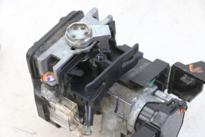 photo de SCHLOSSSATZ CDI HONDA SH i 300 (2015 - 2020) - Zoom auf Gebrauchszustand