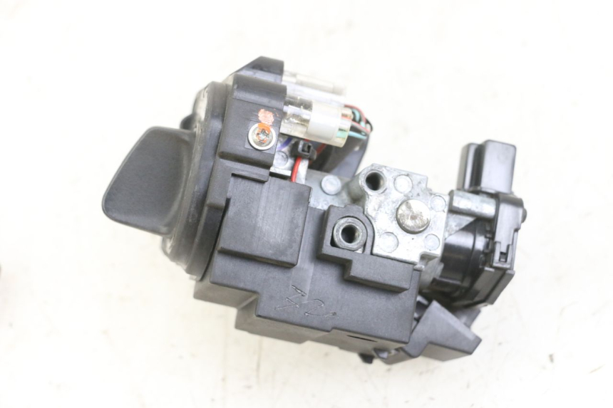 photo de SCHLOSSSATZ CDI HONDA SH i 300 (2015 - 2020) - Oberflächenzustand und Material