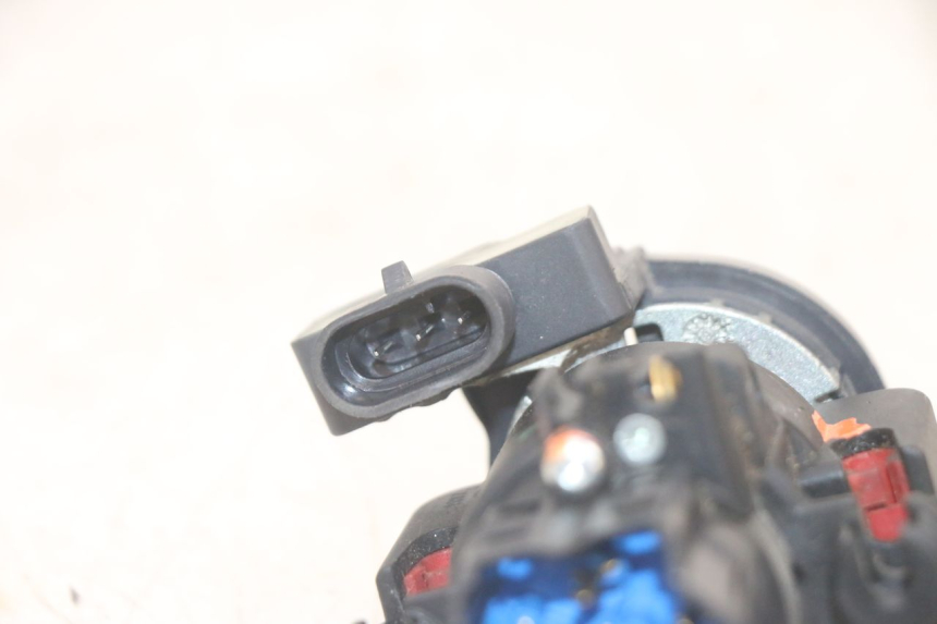 photo de SCHLOSSSATZ CDI PIAGGIO MP3 HPE 300 (2019 - 2026) - Detaillierte Sichtprüfung