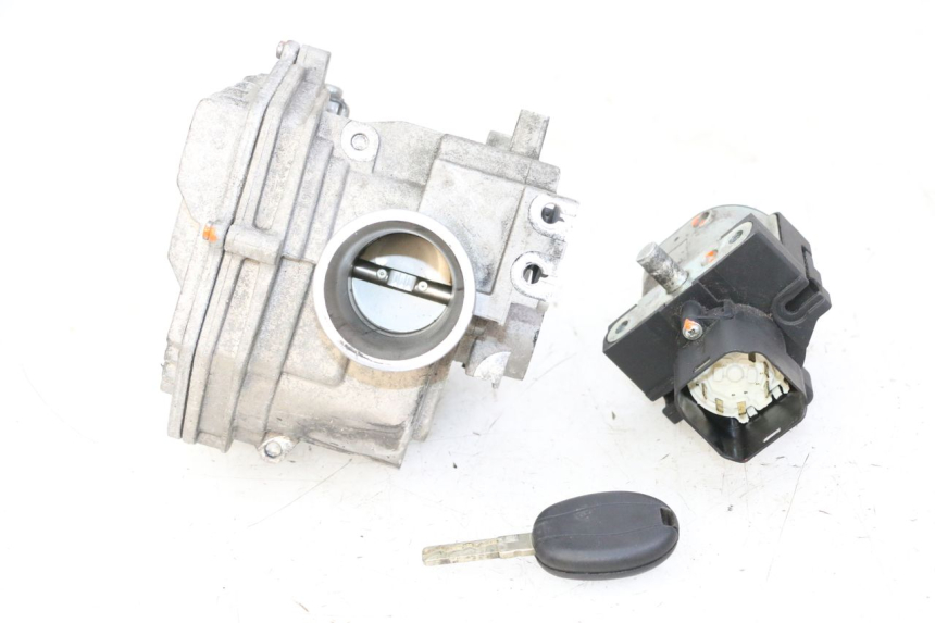 photo de SCHLOSSSATZ CDI PIAGGIO MP3 500 (2014 - 2017) - Hochauflösende Nahaufnahme