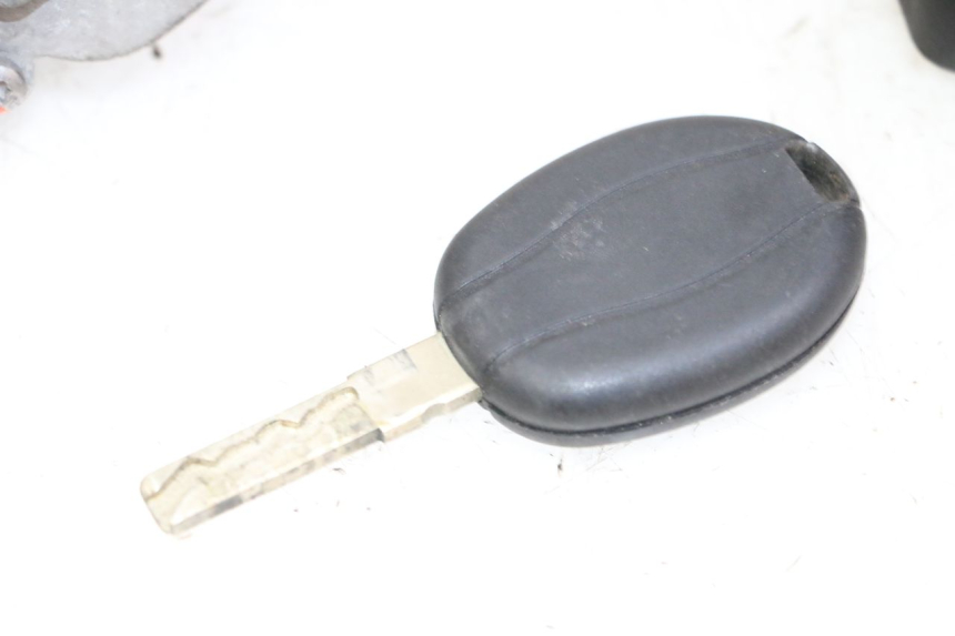 photo de SCHLOSSSATZ CDI PIAGGIO MP3 500 (2014 - 2017) - Detaillierte Sichtprüfung