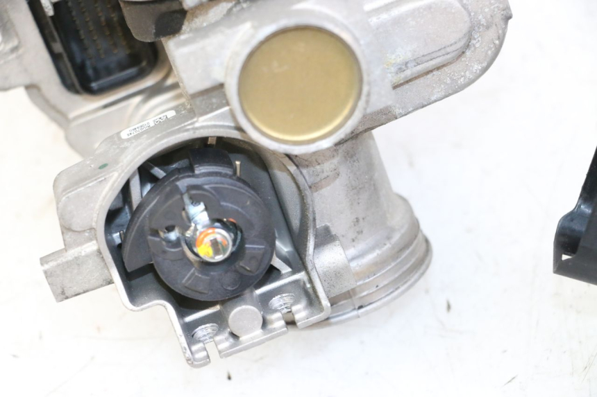 photo de SCHLOSSSATZ CDI PIAGGIO MP3 500 (2014 - 2017) - Details der Befestigungspunkte