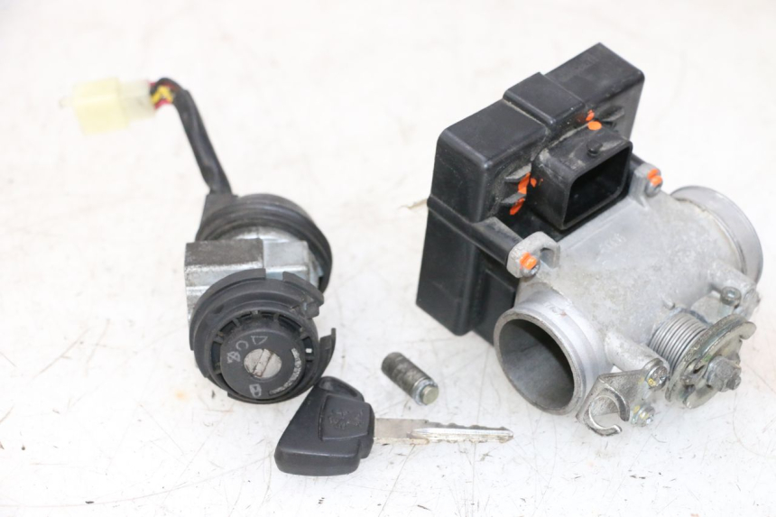 photo de SCHLOSSSATZ CDI PEUGEOT SATELIS 125 (2013 - 2018) - Hauptansicht