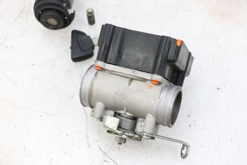 photo de SCHLOSSSATZ CDI PEUGEOT SATELIS 125 (2013 - 2018) - Oberflächenzustand und Material