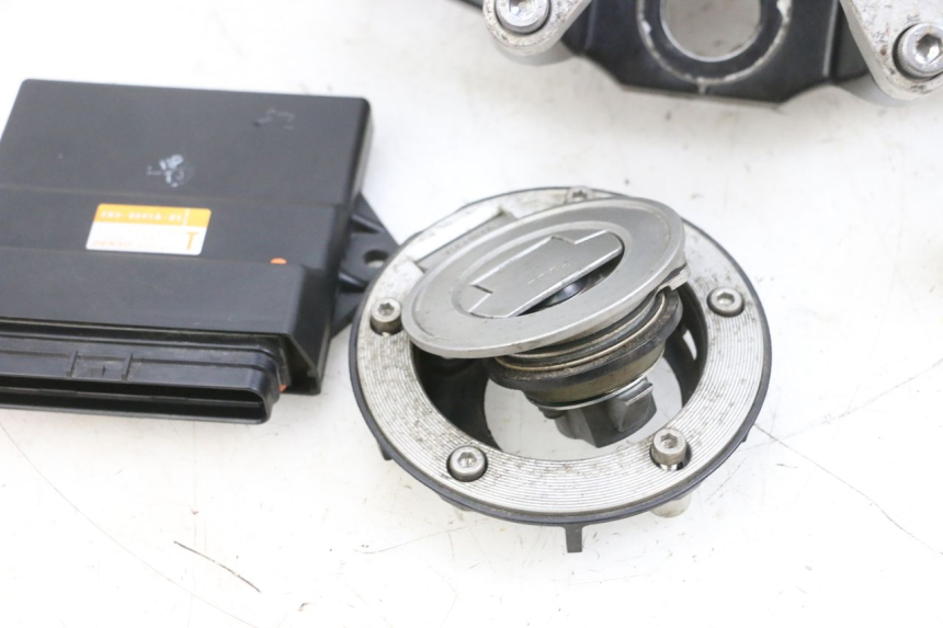 photo de SCHLOSS-SCHLÜSSEL-CDI-NEIMAN YAMAHA TDM ABS 900 (2002 - 2014) - Zoom auf Komponenten