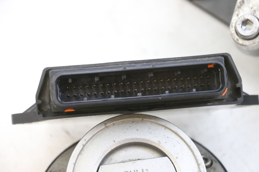 photo de SCHLOSS-SCHLÜSSEL-CDI-NEIMAN YAMAHA TDM ABS 900 (2002 - 2014) - Fokus auf die Struktur