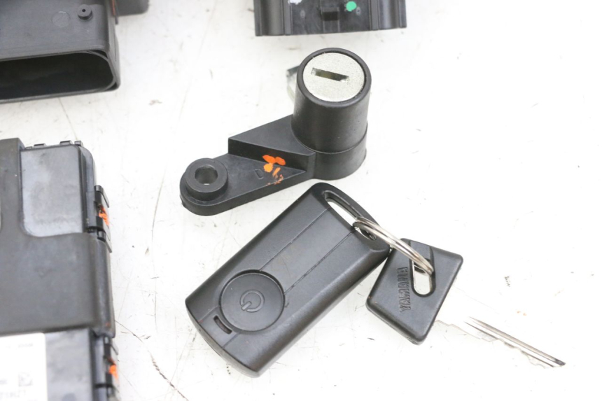 photo de SCHLOSSSATZ CDI YAMAHA TRICITY 300 (2020 - 2024) - Fokus auf die Struktur