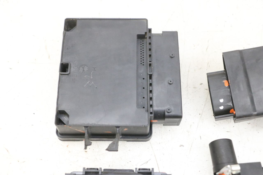 photo de SCHLOSSSATZ CDI YAMAHA TRICITY 300 (2020 - 2024) - Details der Befestigungspunkte