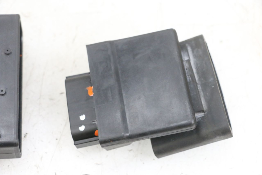 photo de SCHLOSSSATZ CDI YAMAHA TRICITY 300 (2020 - 2024) - Oberflächenzustand und Material