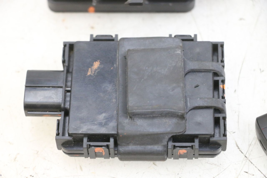 photo de SCHLOSSSATZ CDI YAMAHA TRICITY 300 (2020 - 2024) - Kennzeichnungen und Originalreferenzen