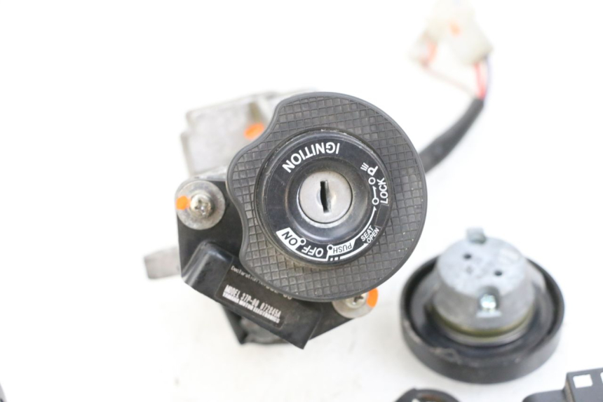 photo de SCHLOSS-SCHLÜSSEL-CDI-NEIMAN KIT YAMAHA X-MAX XMAX 125 (2010 - 2013) - Alternative Perspektive