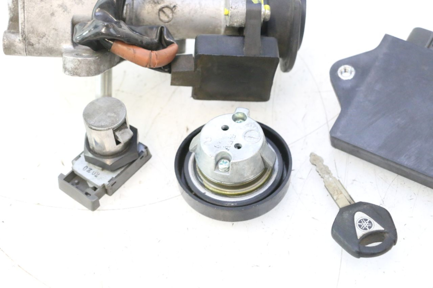 photo de SCHLOSS-SCHLÜSSEL-CDI-NEIMAN KIT YAMAHA X-MAX XMAX 125 (2010 - 2013) - Hochauflösende Nahaufnahme