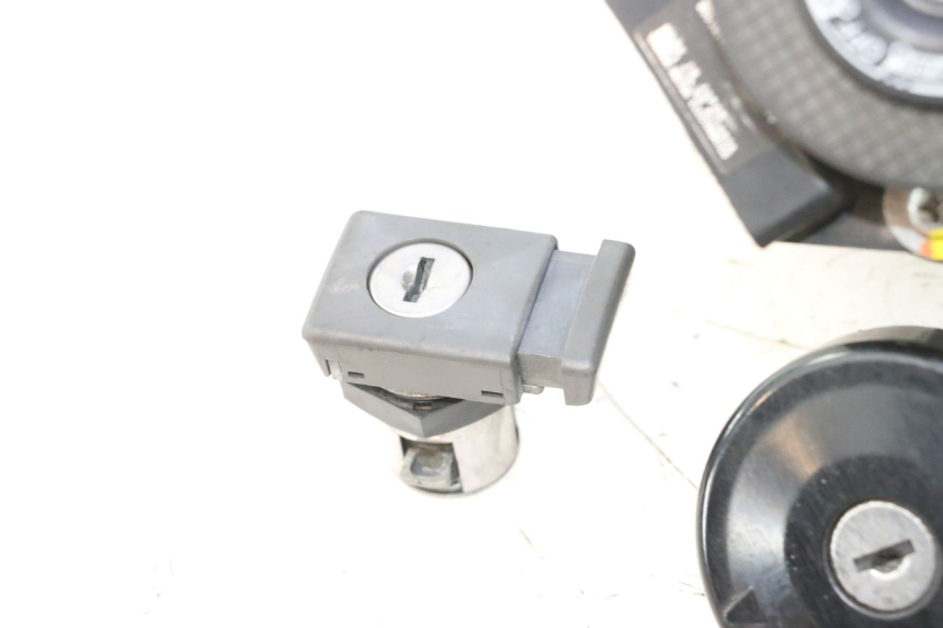 photo de SCHLOSS-SCHLÜSSEL-CDI-NEIMAN KIT YAMAHA X-MAX XMAX 125 (2010 - 2013) - Zoom auf Gebrauchszustand
