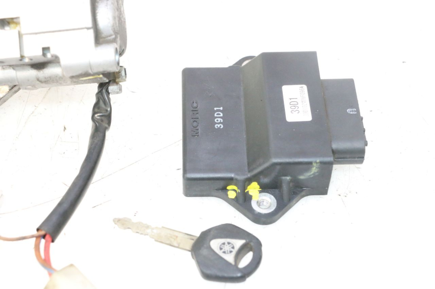 photo de SCHLOSS-SCHLÜSSEL-CDI-NEIMAN KIT YAMAHA X-MAX XMAX 125 (2010 - 2013) - Details der Befestigungspunkte