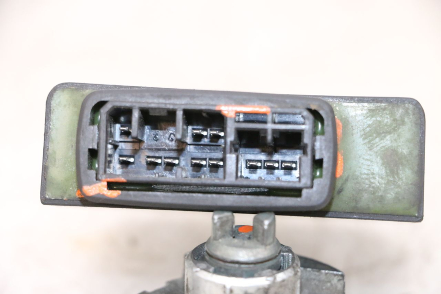 photo de SCHLOSS-SCHLÜSSEL-CDI-ZÜNDUNGSSCHLOSS PIAGGIO X8 125 (2004 - 2007) - Zoom auf Gebrauchszustand