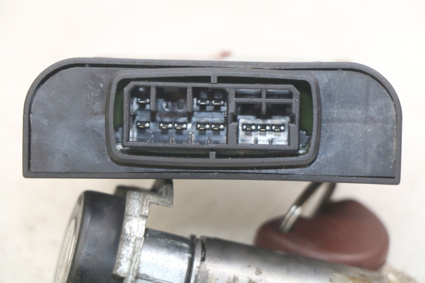 photo de SCHLOSS-SCHLÜSSEL-CDI-ZÜNDUNGSSCHLOSS PIAGGIO X9 EVOLUTION 125 (2003 - 2007) - Zoom auf Gebrauchszustand