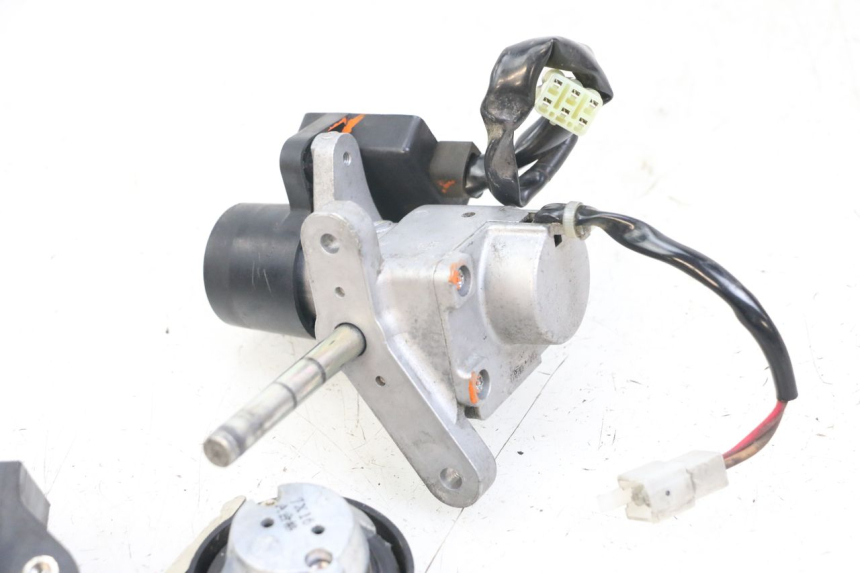 photo de SCHLOSS-SCHLÜSSEL-CDI-NEIMAN YAMAHA XMAX X-MAX 125 (2006 - 2009) - Technische Nahaufnahme