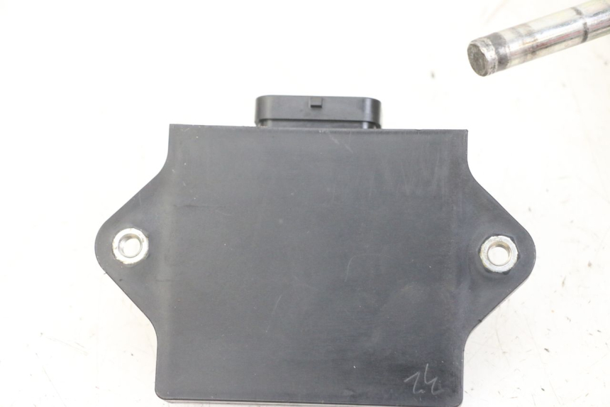 photo de SCHLOSS-SCHLÜSSEL-CDI-NEIMAN YAMAHA XMAX X-MAX 125 (2006 - 2009) - Details der Befestigungspunkte