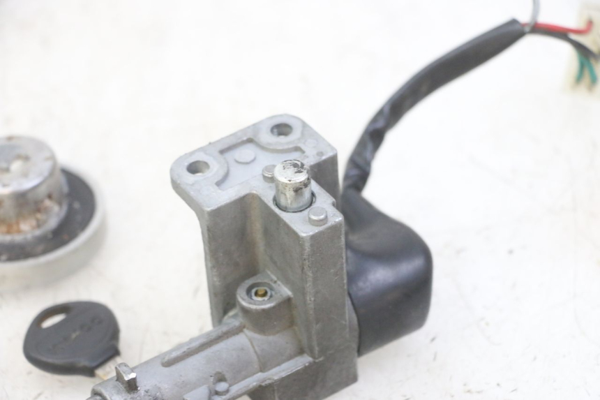 photo de SCHLOSS-SCHLÜSSEL-KIT NEIMAN KYMCO AGILITY 4T 50 (2005 - 2018) - Zoom auf Gebrauchszustand