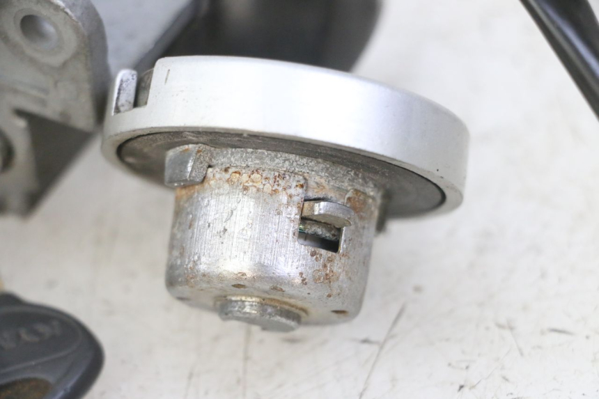 photo de SCHLOSS-SCHLÜSSEL-KIT NEIMAN KYMCO AGILITY 4T 50 (2005 - 2018) - Details der Befestigungspunkte