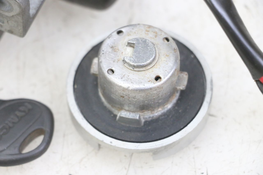 photo de SCHLOSS-SCHLÜSSEL-KIT NEIMAN KYMCO AGILITY 4T 50 (2005 - 2018) - Oberflächenzustand und Material