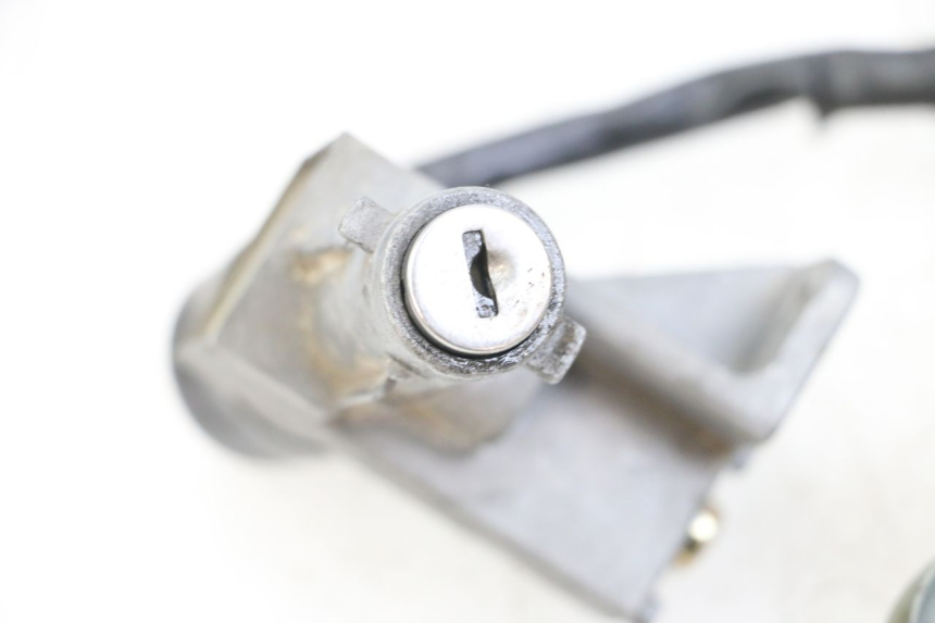 photo de Schloss- und Schlüsselkit Neiman KYMCO AGILITY RS 4T 50 (2009 - 2013) - Zoom auf Komponenten