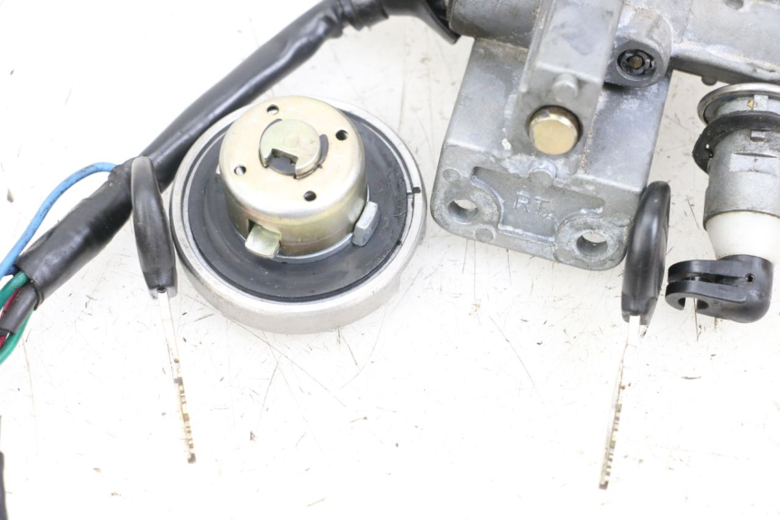 photo de Schloss- und Schlüsselkit Neiman KYMCO AGILITY RS 4T 50 (2009 - 2013) - Zoom auf Gebrauchszustand