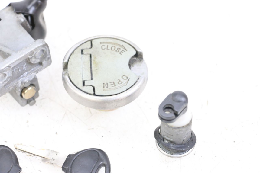 photo de Schloss- und Schlüsselkit Neiman KYMCO AGILITY RS 4T 50 (2009 - 2013) - Details der Befestigungspunkte