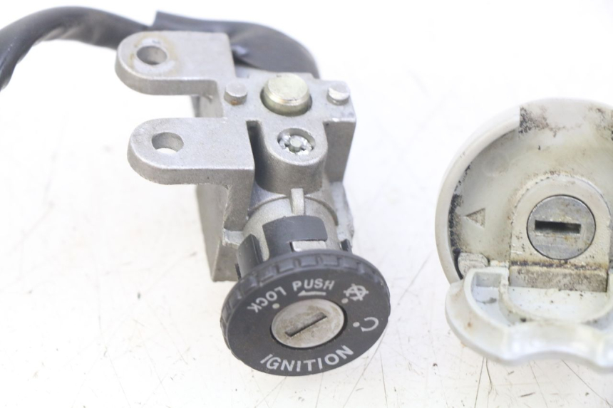 photo de SCHLOSS-SCHLÜSSEL-KIT NEIMAN BAOTIAN BT 49 QT-9 50 (2006 - 2010) - Oberflächenzustand und Material