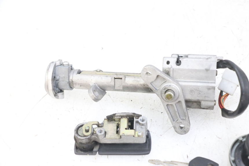 photo de SCHLOSSSATZ SUZUKI BURGMAN 125 (2007 - 2014) - Technische Nahaufnahme