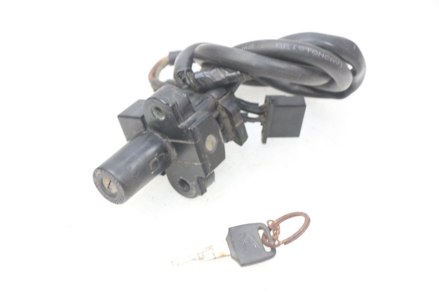 photo de SCHLOSS-SCHLÜSSEL-KIT NEIMAN HONDA CBR RR FIREBLADE 900 (1992 - 1994) - Details der Befestigungspunkte