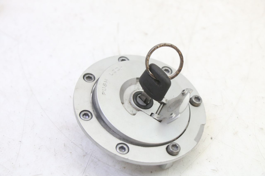 photo de SCHLOSS-SCHLÜSSEL-KIT NEIMAN HONDA CBR RR FIREBLADE 900 (1992 - 1994) - Zoom auf Komponenten