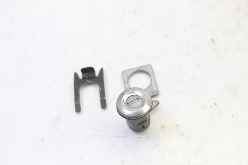 photo de SCHLOSS-SCHLÜSSEL-KIT NEIMAN HONDA CBR RR FIREBLADE 900 (1992 - 1994) - Fokus auf die Struktur