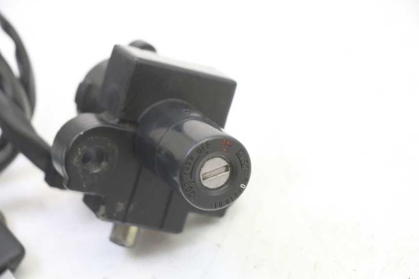 photo de SCHLOSS-SCHLÜSSEL-KIT NEIMAN HONDA CBR RR FIREBLADE 900 (1992 - 1994) - Technische Nahaufnahme