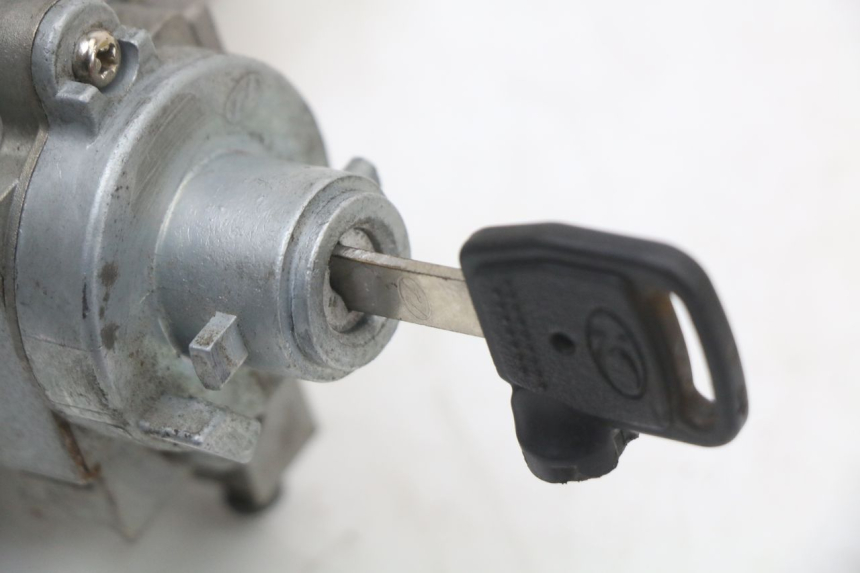 photo de Schloss- und Schlüsselkit Neiman KYMCO DINK STREET 125 (2009 - 2014) - Technische Nahaufnahme