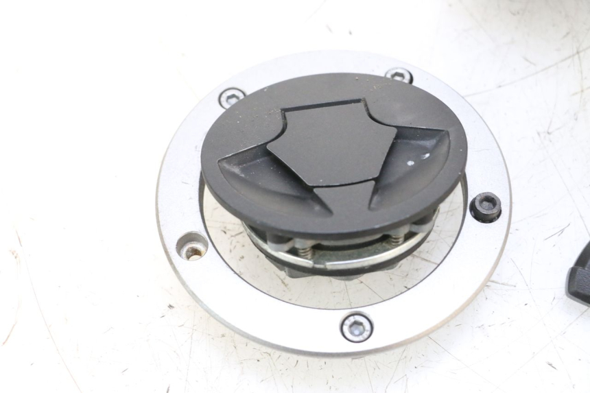 photo de SCHLOSSSATZ KAWASAKI ER-6 ER6 F ABS 650 (2012 - 2016) - Weitere Ansicht des Artikels