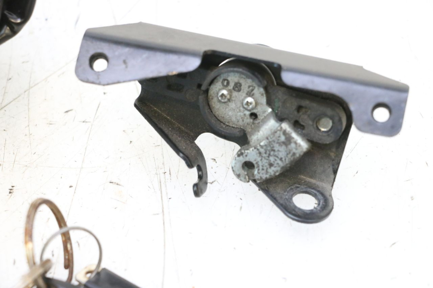 photo de SCHLOSSSATZ KAWASAKI ER-6 ER6 F ABS 650 (2012 - 2016) - Oberflächenzustand und Material