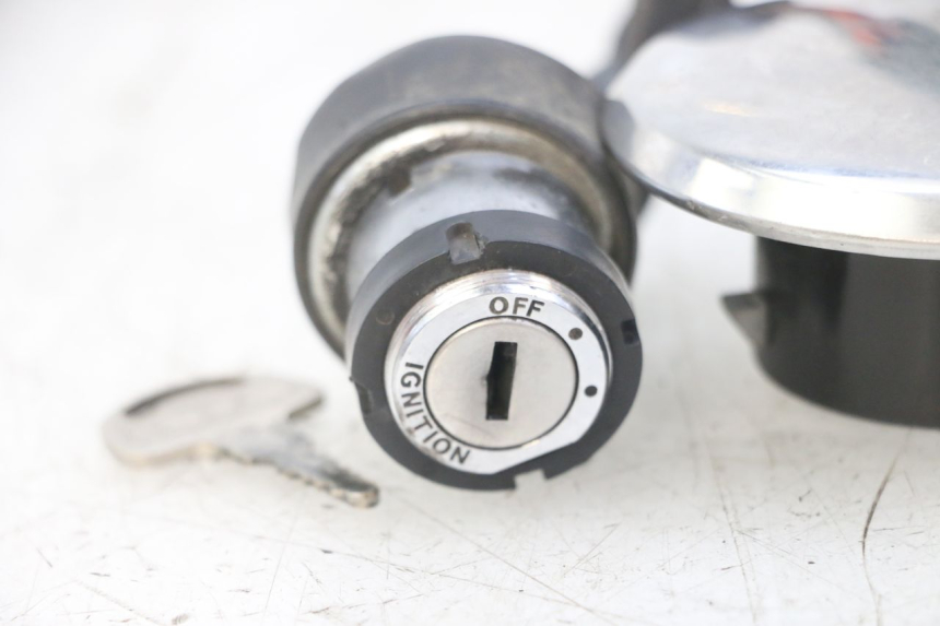 photo de Schloss- und Schlüsselkit Neiman SUZUKI GN 125 (1997 - 2000) - Weitere Ansicht des Artikels