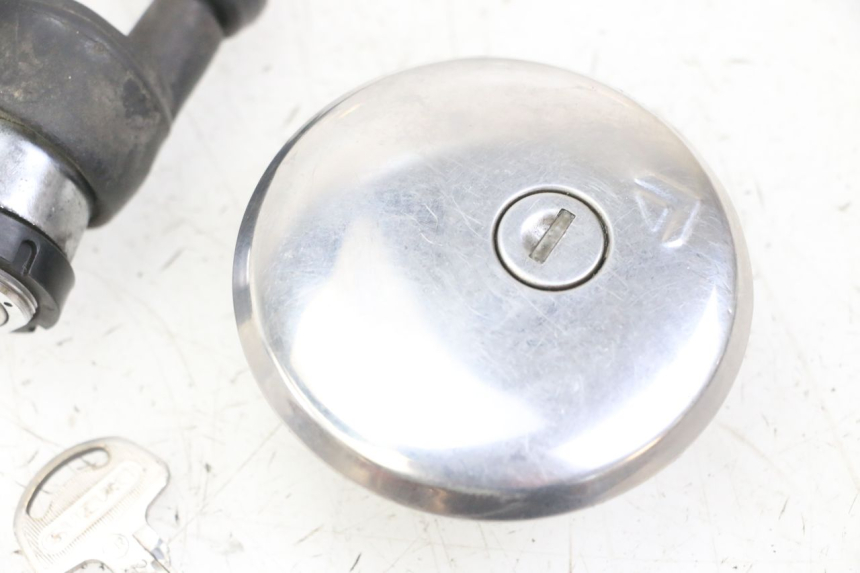 photo de Schloss- und Schlüsselkit Neiman SUZUKI GN 125 (1997 - 2000) - Zoom auf Komponenten