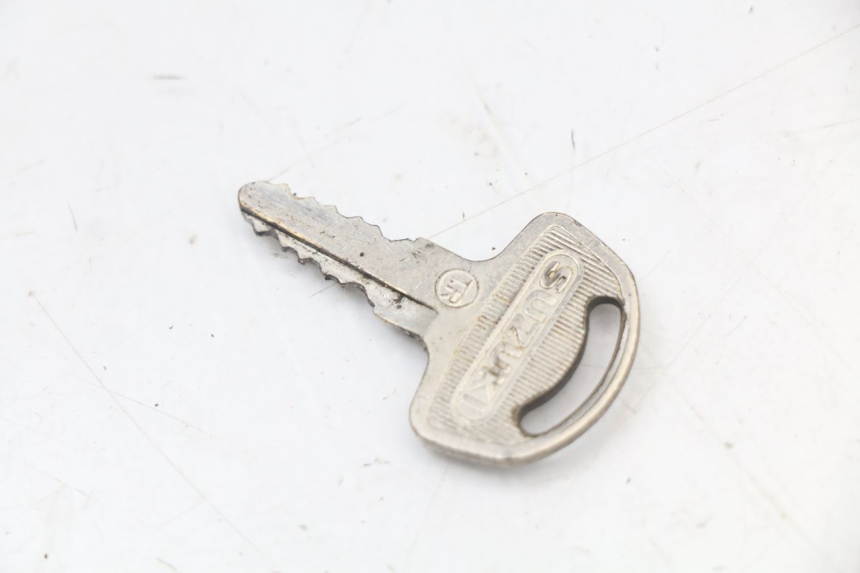 photo de Schloss- und Schlüsselkit Neiman SUZUKI GN 125 (1997 - 2000) - Alternative Perspektive