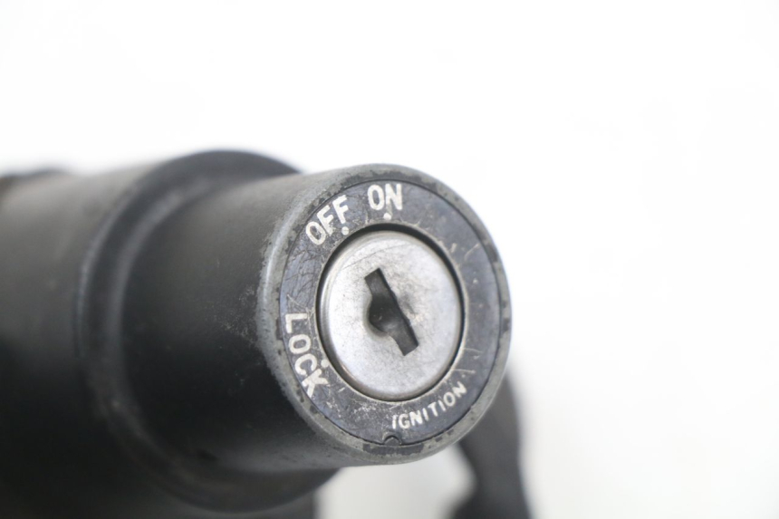 photo de SCHLOSSSATZ HYOSUNG GTR 125 (2006 - 2008) - Details der Befestigungspunkte