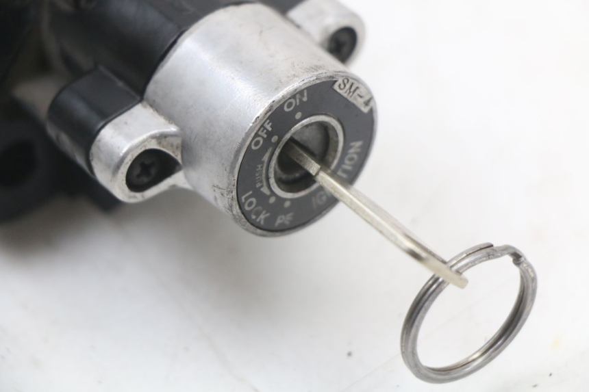 photo de SCHLOSSSATZ SUZUKI GZ MARAUDER 125 (1998 - 2004) - Oberflächenzustand und Material