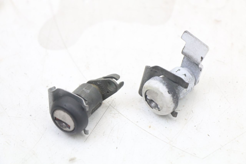 photo de SCHLOSSSATZ HONDA NES AROBASE 125 (2000 - 2003) - Details der Befestigungspunkte