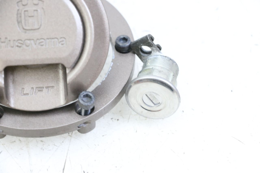 photo de SCHLOSSSATZ HUSQVARNA SVARTPILEN 401 (2018 - 2023) - Details der Befestigungspunkte