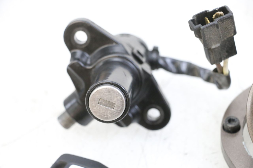 photo de SCHLOSSSATZ HUSQVARNA SVARTPILEN 401 (2018 - 2023) - Oberflächenzustand und Material