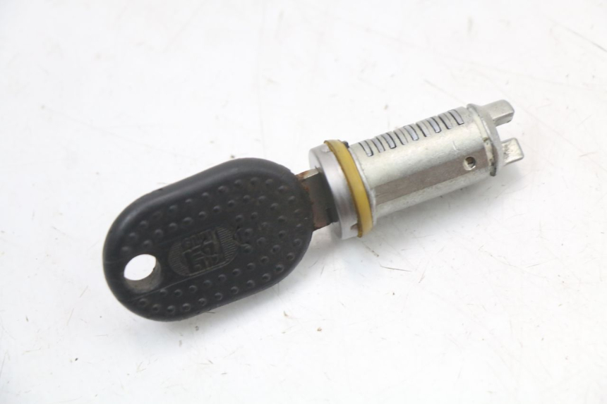 photo de SCHLOSSSATZ PIAGGIO LIBERTY 4T 50 (2004 - 2008) - Weitere Ansicht des Artikels