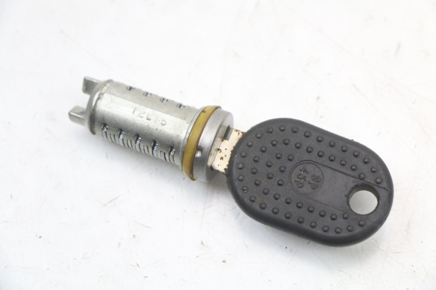 photo de SCHLOSSSATZ PIAGGIO LIBERTY 4T 50 (2004 - 2008) - Kennzeichnungen und Originalreferenzen